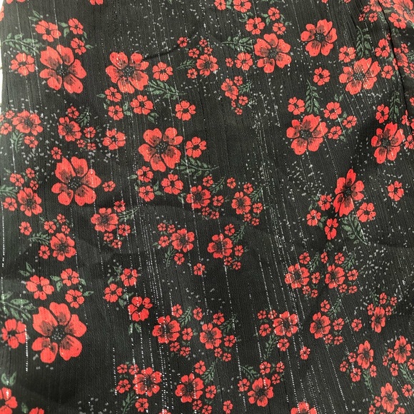 ENDLESS ROSE FLORAL CHOKER TANK TOP. - Picture 6 of 8